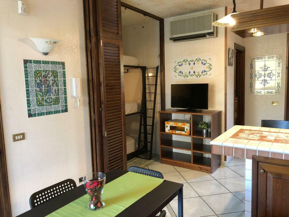Adele'S Apartment - Mulinia Residence 아치레알레 외부 사진